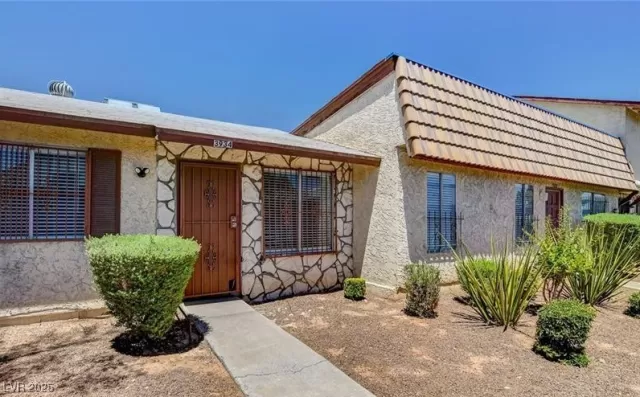 MLS: 2726325 Condo For Sale