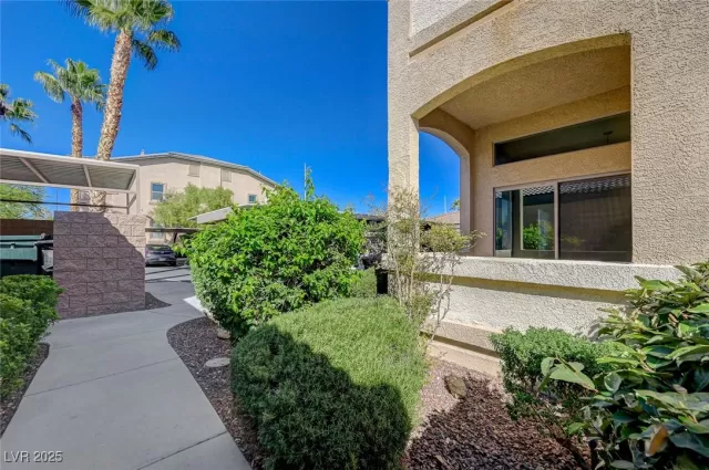 MLS: 2726374 Condo For Sale