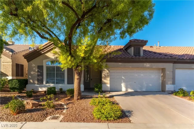 MLS: 2726382 Condo For Sale