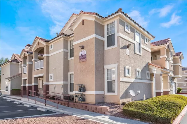 MLS: 2726459 Condo For Sale