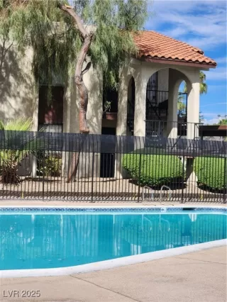 Photo #1: 2726485 Listing 