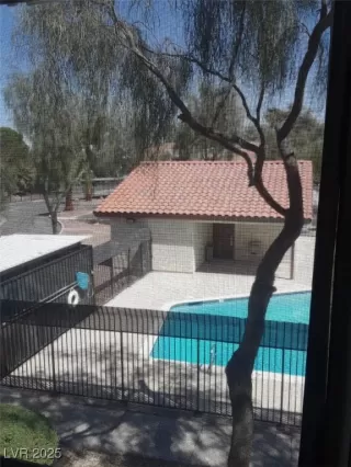 Photo #2: 2726485 Listing 