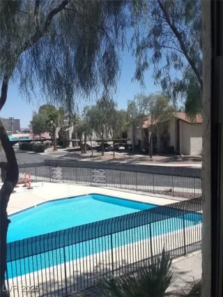 Photo #3: 2726485 Listing 