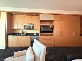 Photo #5: 2726503 Listing