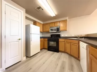 Photo #4: 2726541 Listing