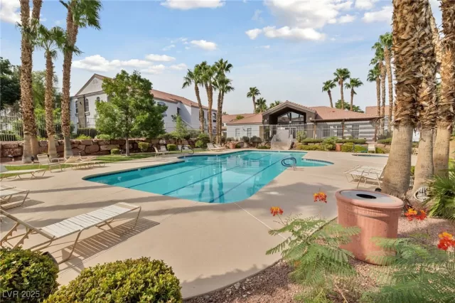 MLS: 2726552 Condo For Sale