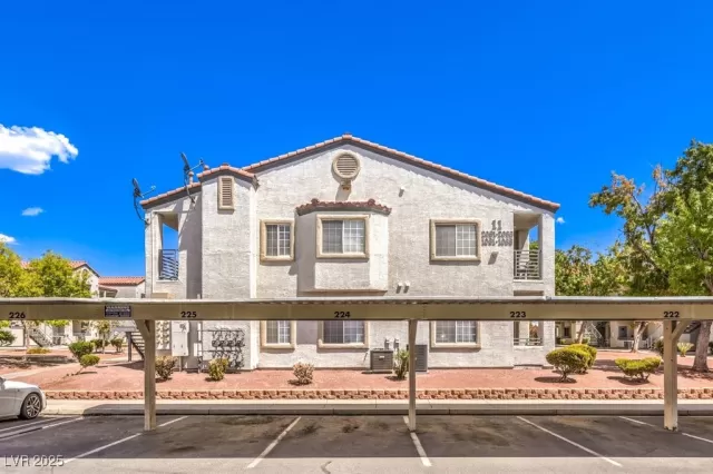 MLS: 2726566 Condo For Sale