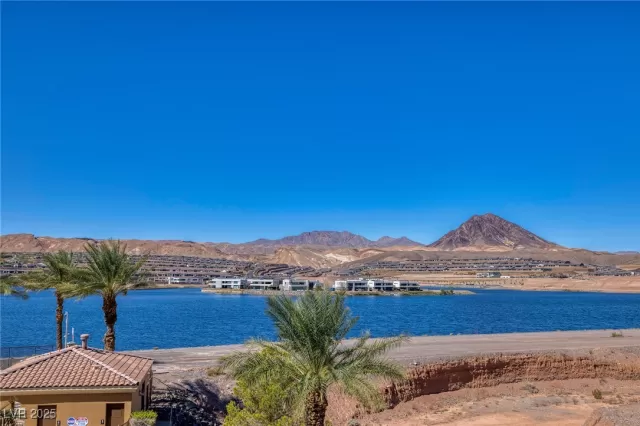 MLS: 2726649 Condo For Sale