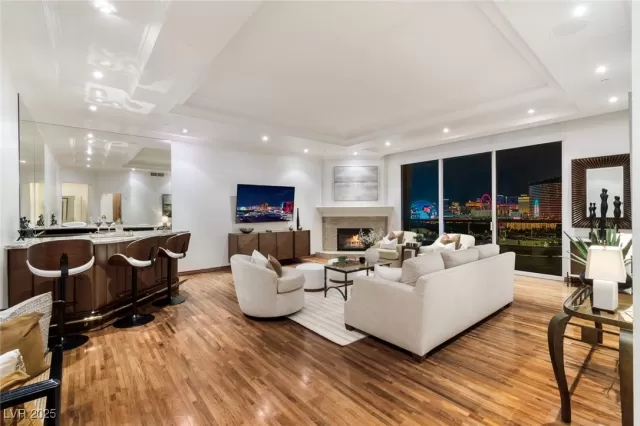 MLS: 2726697 Condo For Sale