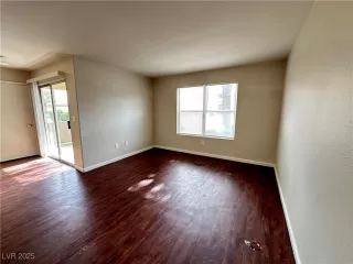 Photo #3: 2726707 Listing