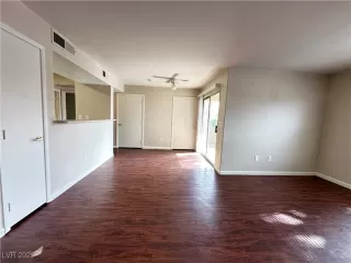 Photo #4: 2726707 Listing