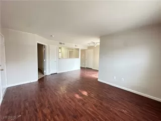 Photo #5: 2726707 Listing