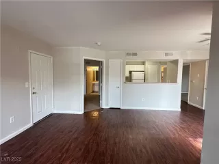 Photo #6: 2726707 Listing