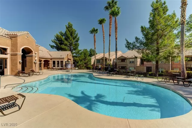 MLS: 2726709 Condo For Sale