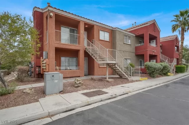 MLS: 2726752 Condo For Sale