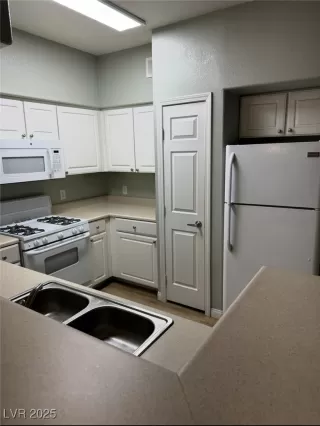 Photo #2: 2726753 Listing 