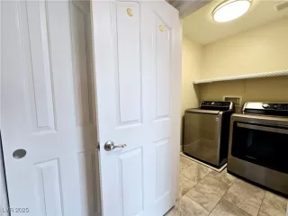 Photo #3: 2726757 Listing