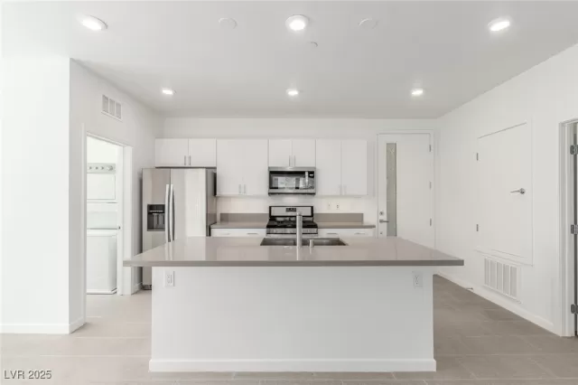 MLS: 2726762 Condo For Sale