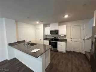 Photo #5: 2726789 Listing 