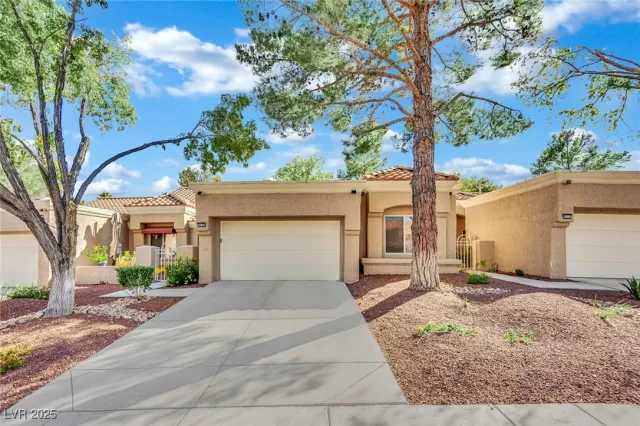 MLS: 2726816 Condo For Sale