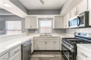 Photo #5: 2726855 Listing