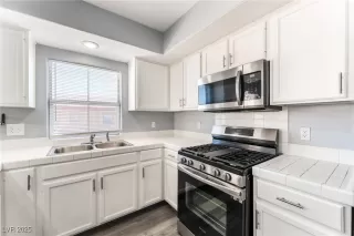 Photo #6: 2726855 Listing