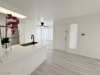 Photo #2: 2726872 Listing 