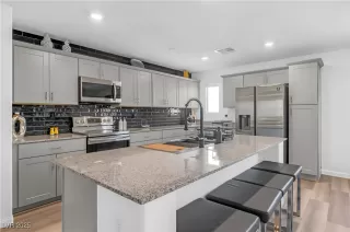 Photo #5: 2726874 Listing 