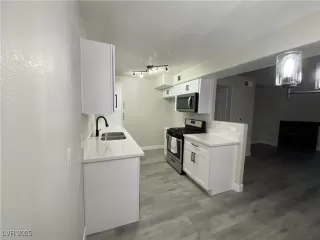 Photo #1: 2726879 Listing 