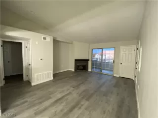 Photo #3: 2726879 Listing 