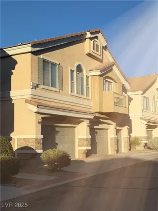 More Details about MLS # 2726885 : 1136 VOLCANIC GARDEN COURT 102