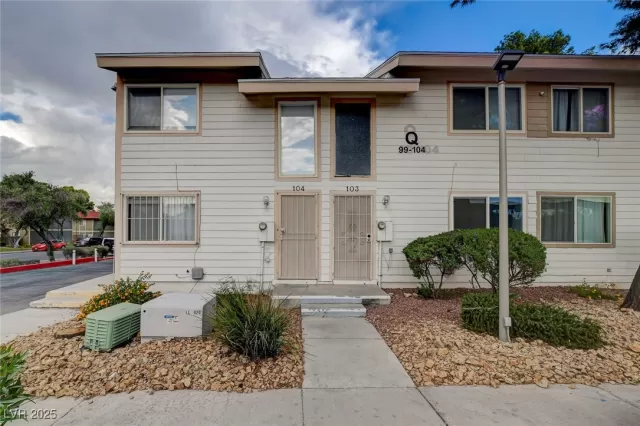 MLS: 2726892 Condo For Sale