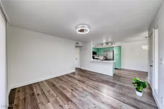 Photo #5: 2726894 Listing 