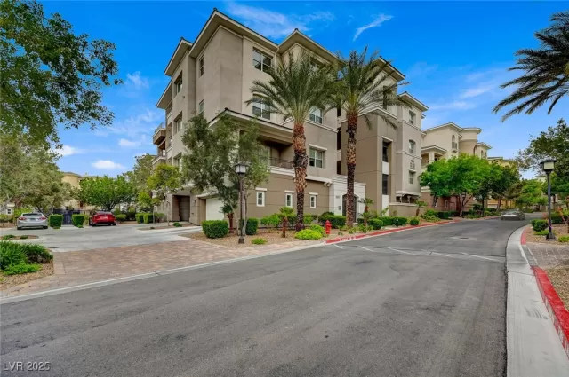 MLS: 2726914 Condo For Sale