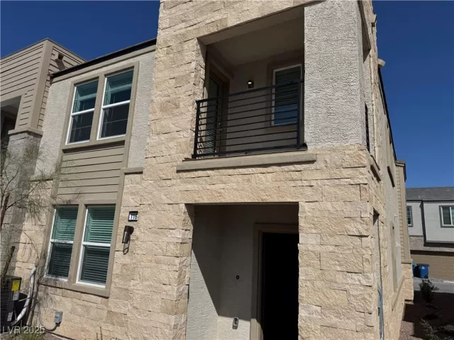 MLS: 2726917 Condo For Sale