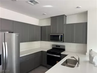 Photo #1: 2726917 Listing 