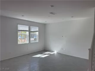 Photo #2: 2726917 Listing 