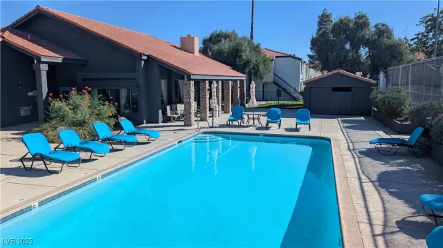 MLS: 2726936 Condo For Sale