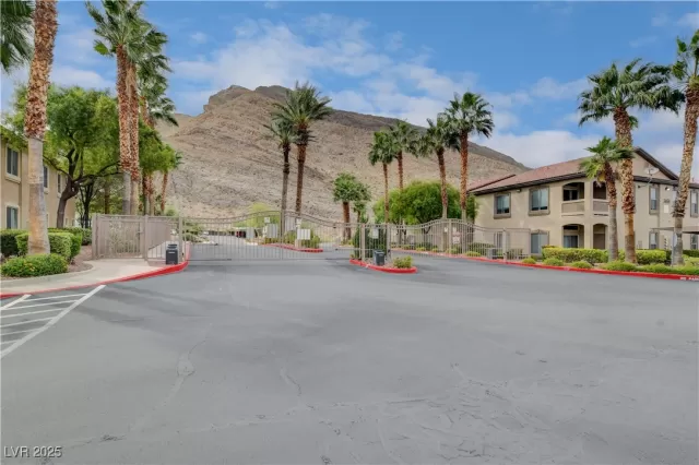 MLS: 2726939 Condo For Sale