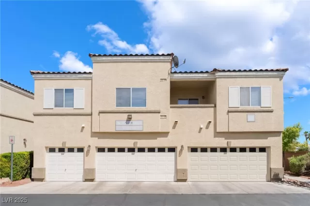 MLS: 2726942 Condo For Sale