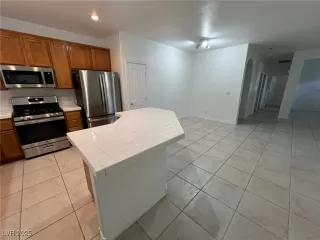 Photo #4: 2726943 Listing 