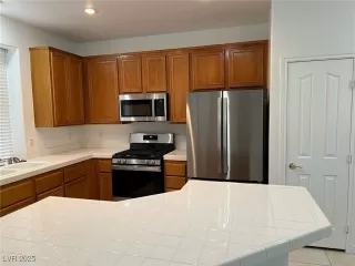 Photo #6: 2726943 Listing 