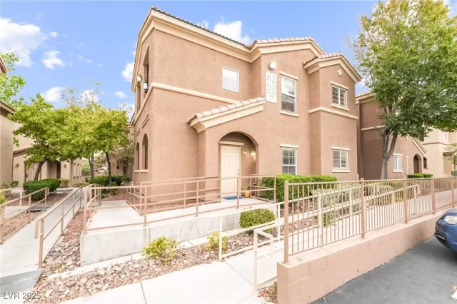 MLS: 2726971 Condo For Sale