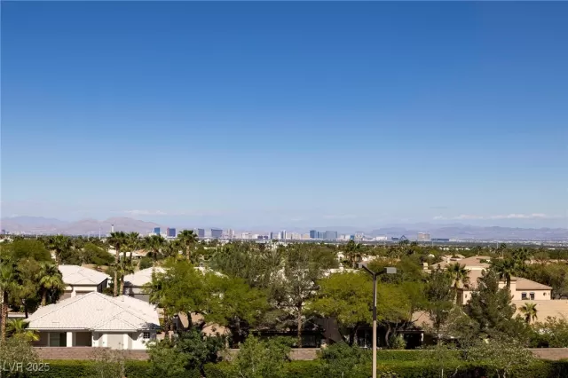 MLS: 2726982 Condo For Sale