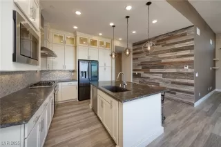 Photo #2: 2726982 Listing 