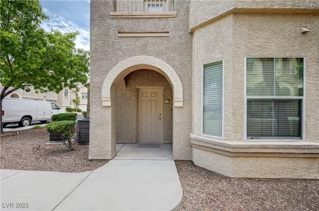 MLS: 2726983 Condo For Sale