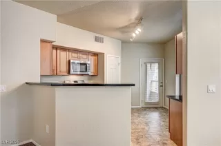 Photo #4: 2726983 Listing 