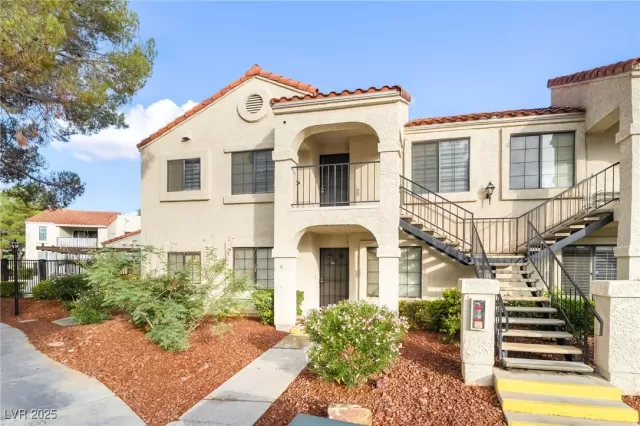 MLS: 2726984 Condo For Sale