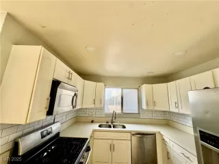 Photo #2: 2726993 Listing