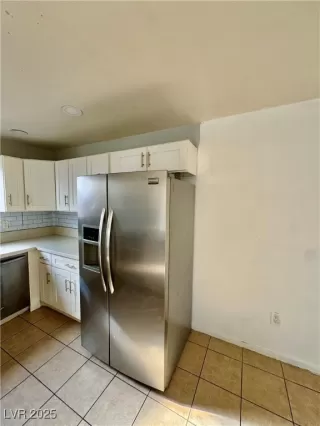 Photo #3: 2726993 Listing